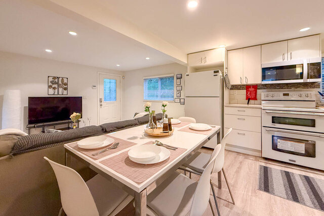 suite 1093 adderley st north vancouver westlynn