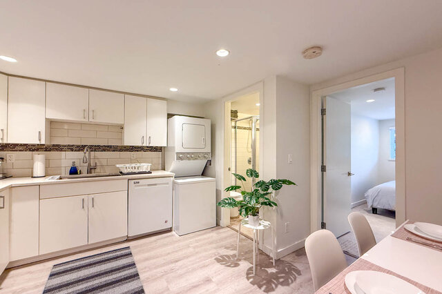 suite 1093 adderley st north vancouver westlynn