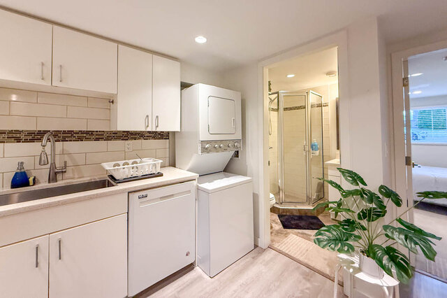 suite 1093 adderley st north vancouver westlynn