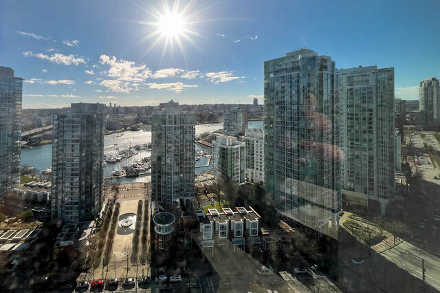 Spacious 2-bedroom + den condo with stunning city view and waterfront access. - 2905-1009 Expo Boulevard, Vancouver Downtown