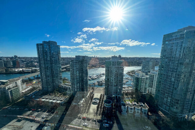 Spacious 2-bedroom + den condo with stunning city view and waterfront access. - 2905-1009 Expo Boulevard, Vancouver Downtown