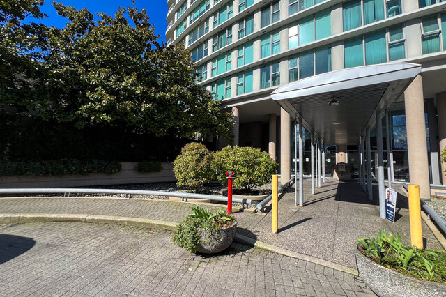 Furnished 2-bedroom + den condo with modern decor and a cozy balcony view. - 2905-1009 Expo Boulevard, Vancouver Downtown