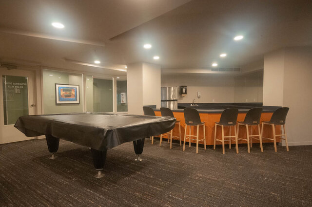 Spacious living room with pool table and bar seating. - 2905-1009 Expo Boulevard, Vancouver Downtown