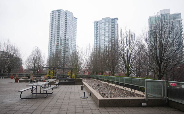 Spacious rooftop patio with modern furnishings and city views. - 2905-1009 Expo Boulevard, Vancouver Downtown