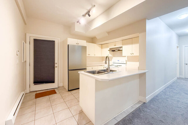Suite - 932 Moody Avenue - Suite in House - Grand Boulevard - Photo 2 of 16