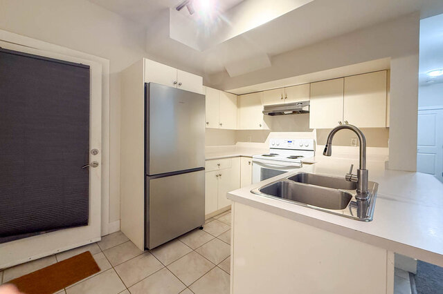 Suite - 932 Moody Avenue - Suite in House - Grand Boulevard - Photo 5 of 16