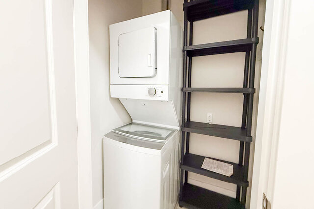 Suite - 932 Moody Avenue - Suite in House - Grand Boulevard - Photo 12 of 16