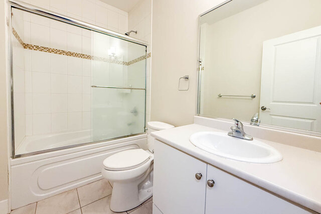 Suite - 932 Moody Avenue - Suite in House - Grand Boulevard - Photo 14 of 16