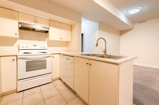 Suite - 932 Moody Avenue - Suite in House - Grand Boulevard - Photo 15 of 16