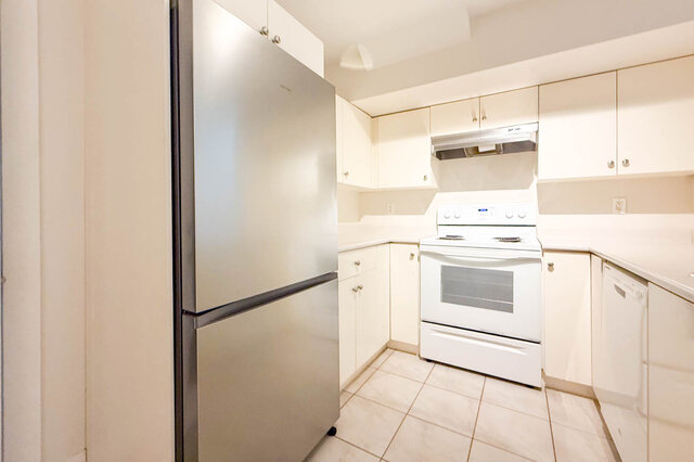 Suite - 932 Moody Avenue - Suite in House - Grand Boulevard - Photo 16 of 16