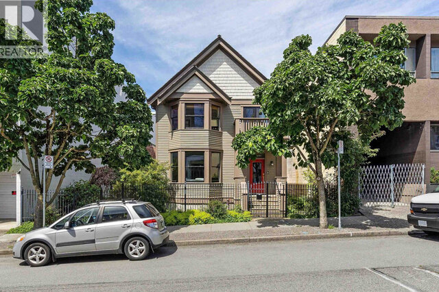 33 East 6th Avenue - House - Main Street - Photo 2 of 17