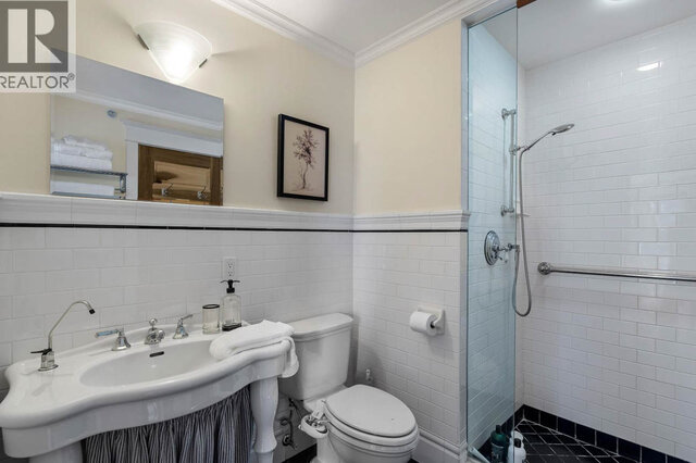 33 East 6th Avenue - House - Main Street - Photo 8 of 17
