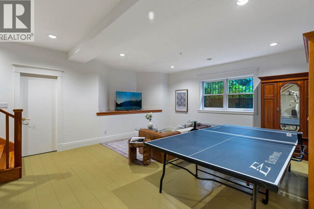 33 East 6th Avenue - House - Main Street - Photo 11 of 17
