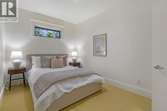 33 East 6th Avenue - House - Main Street - Photo 12 of 17