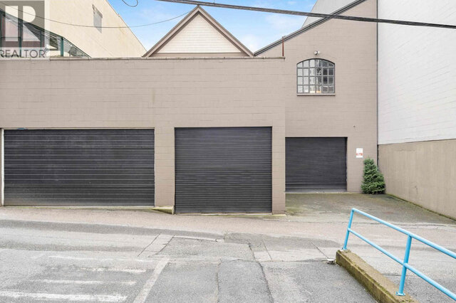 33 East 6th Avenue - House - Main Street - Photo 15 of 17