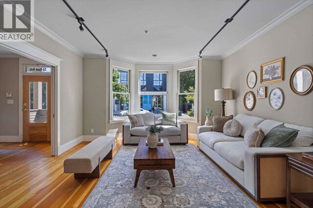 33 East 6th Avenue - House - Main Street - Photo 16 of 17