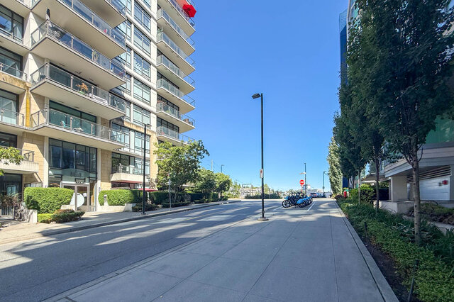 1103-172 Victory Ship Way - Condo - Lower Lonsdale - Photo 4 of 44