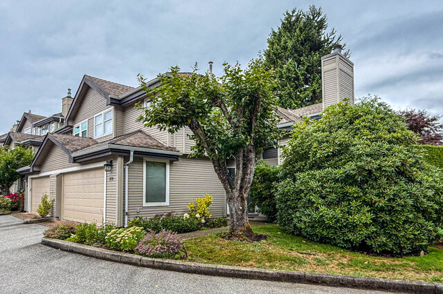 Spacious living area with lush landscaping and mature trees. - 879 Roche Point Drive, North Vancouver