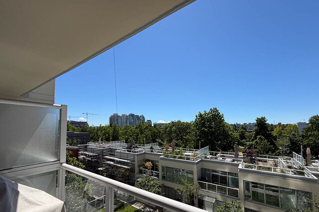 Balcony with panoramic city views and lush greenery. - 501-550 Taylor Street, Vancouver Downtown