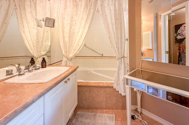 . - 302-1520 Harwood Street, Vancouver Downtown