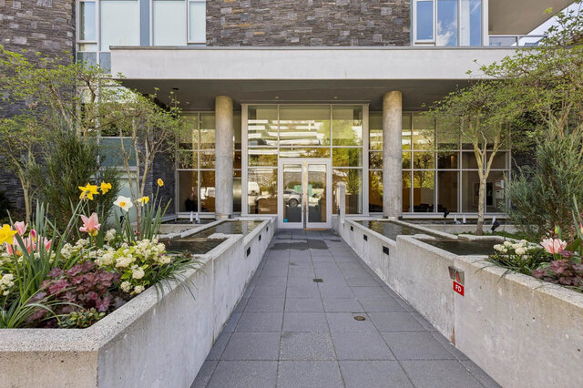 . - 204-866 Arthur Erickson Place, West Vancouver
