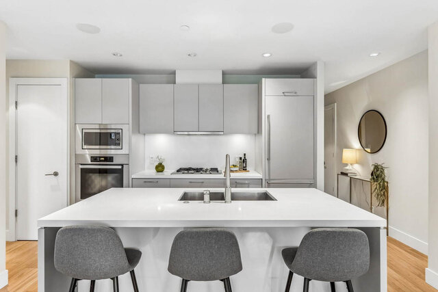 . - 204-866 Arthur Erickson Place, West Vancouver