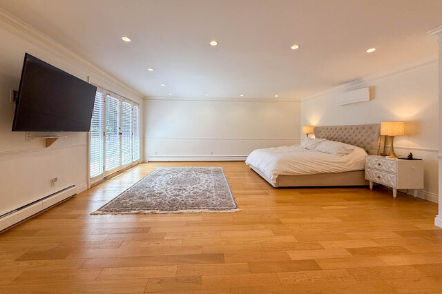 Spacious bedroom with hardwood floors and floor-to-ceiling sliding windows - 1249 Chartwell Place, West Vancouver