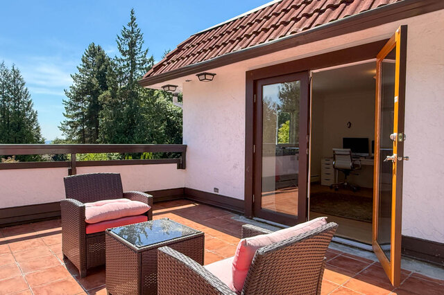 Balcony with wicker seating and mountain view on a sunny day - 1249 Chartwell Place, West Vancouver