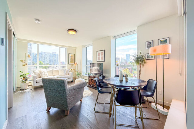 Living room with hardwood floors and city view through large windows. - 505-189 Keefer Street, Vancouver Downtown