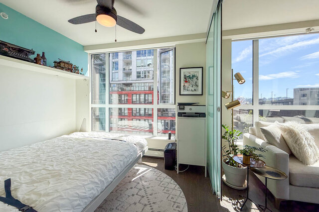 Cozy bedroom with city view and hardwood floors. - 505-189 Keefer Street, Vancouver Downtown