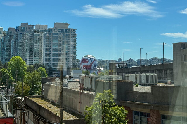Living room with downtown view and Science World dome. - 505-189 Keefer Street, Vancouver Downtown