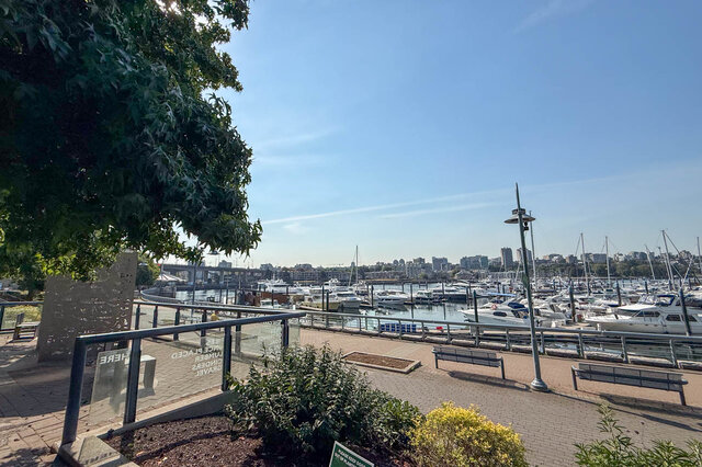 Outdoor terrace with a sweeping marina view of docked yachts and the downtown skyline. - 1101-1067 Marinaside Crescent, Vancouver Downtown