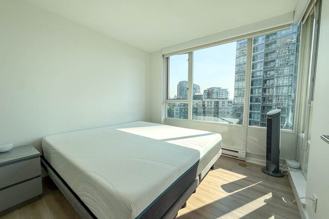 Bright bedroom with hardwood floors and large windows offering a city view. - 1101-1067 Marinaside Crescent, Vancouver Downtown