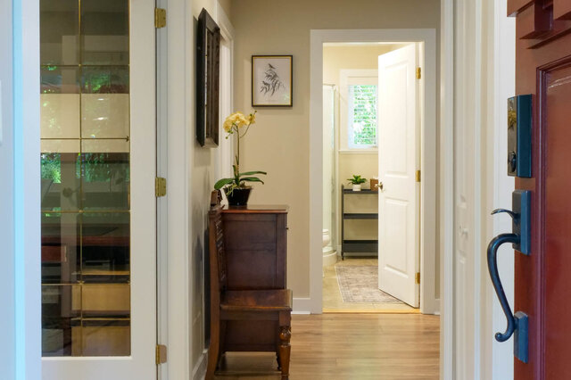 Suite-1059 Tall Tree Lane - Suite in House - Edgemont - Photo 2 of 37