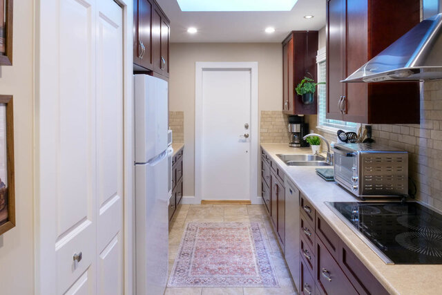Suite-1059 Tall Tree Lane - Suite in House - Edgemont - Photo 15 of 37
